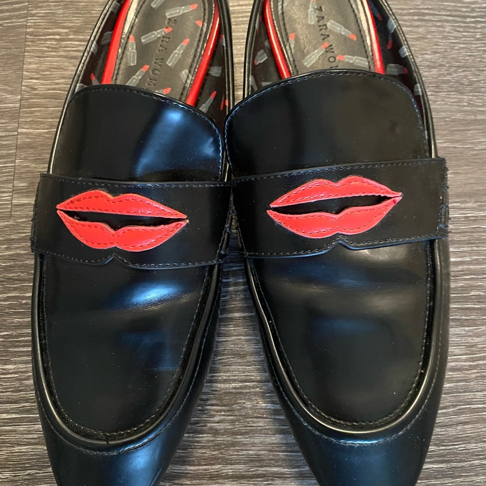 ZARA lip mules